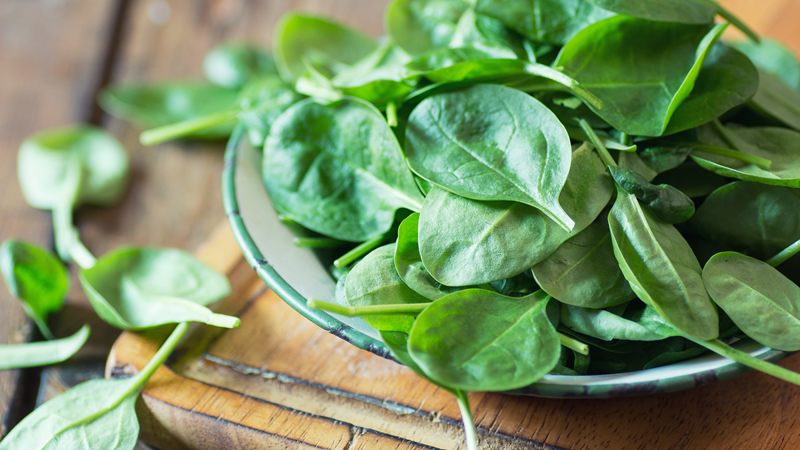 green spinach leaves in bowl
